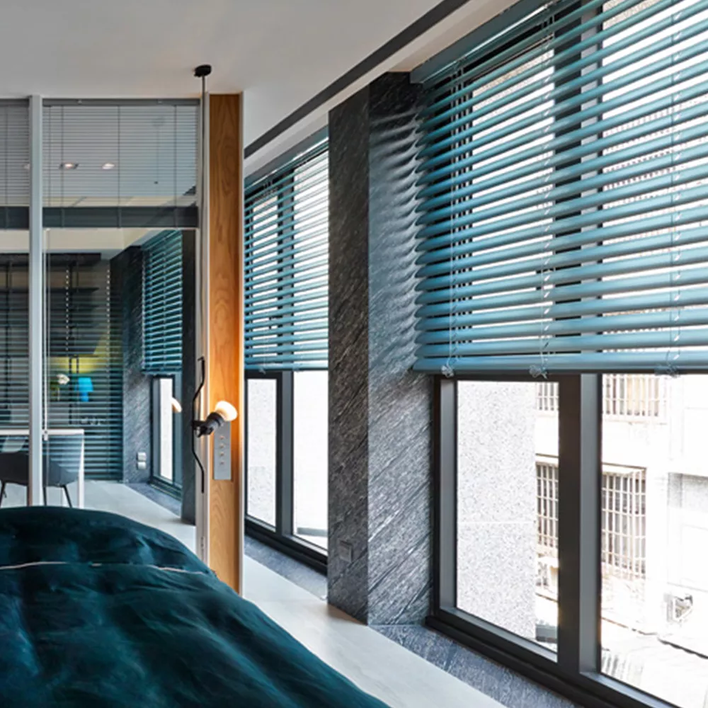 Aluminum venetian blinds